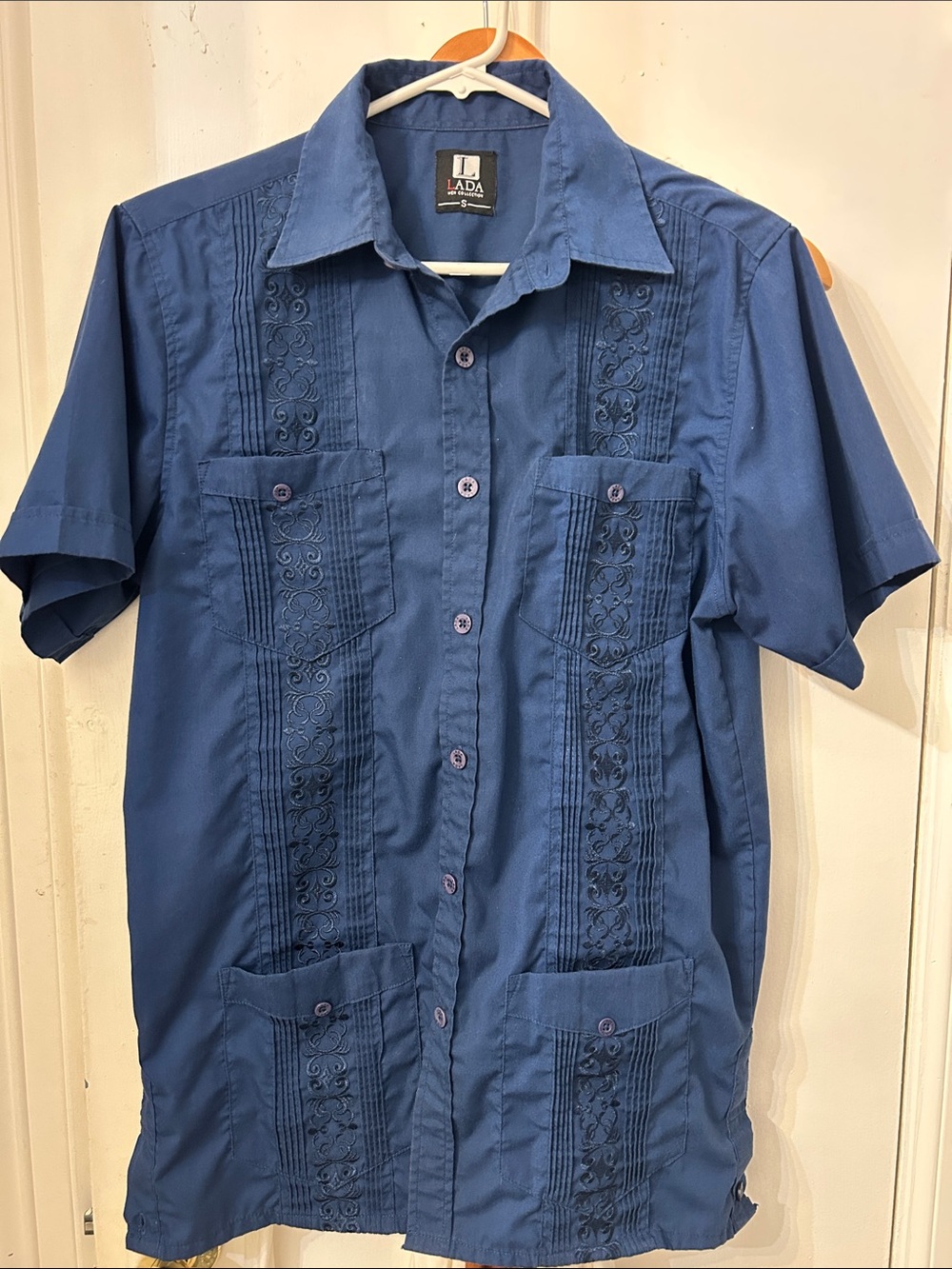 Navy classic embroidered guayabera shirt size small men used